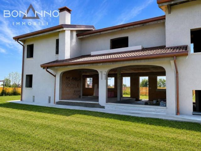 Villetta indipendente in vendita di 350 m² in Via Guglielmo Marconi