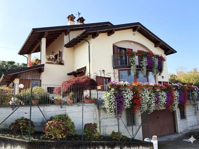 Villetta indipendente in vendita di 350 m² in Via dei noci