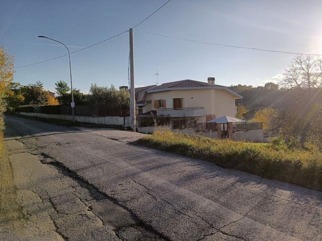 Villetta indipendente in vendita di 350 m² in Via dei Gradini