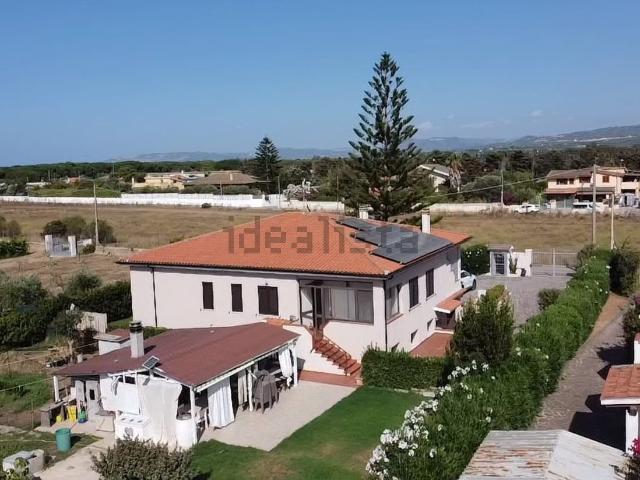 Villetta indipendente in vendita di 350 m² in Via dei Pini