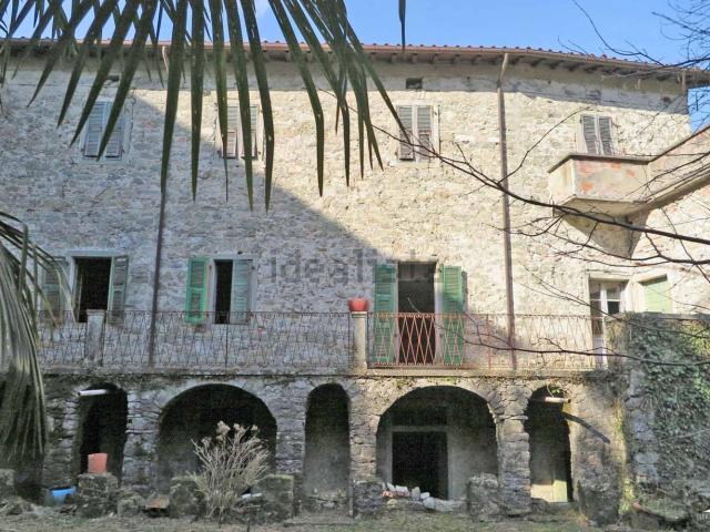 Villetta indipendente in vendita di 350 m² in Via della Gora, 20