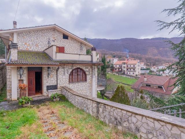Villetta indipendente in vendita di 350 m² in Via della Fonte Vecchia