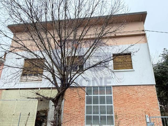Villetta indipendente in vendita di 350 m² in Via Fabbroni