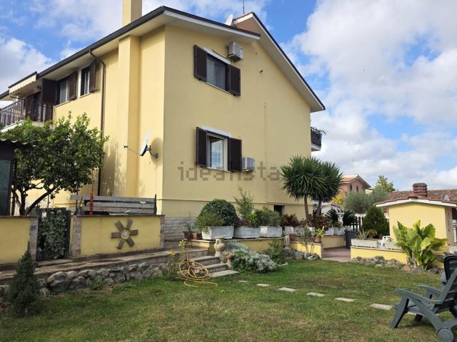 Villetta indipendente in vendita di 350 m² in Via Iacurso, 40