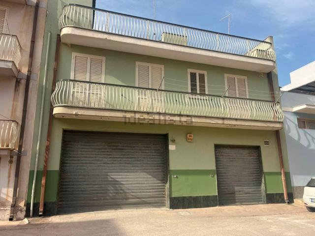Villetta indipendente in vendita di 350 m² in Via Lombardia, 54