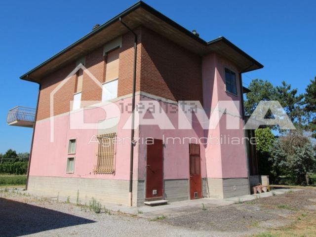 Villetta indipendente in vendita di 350 m² in Via Lughese