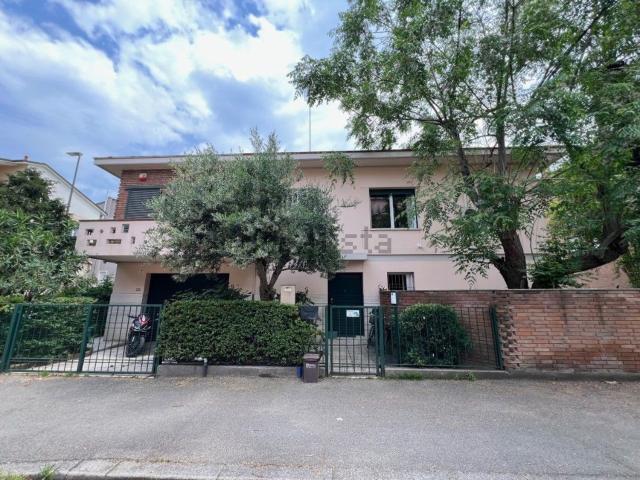 Villetta indipendente in vendita di 350 m² in Via Luigi Antonelli, 31
