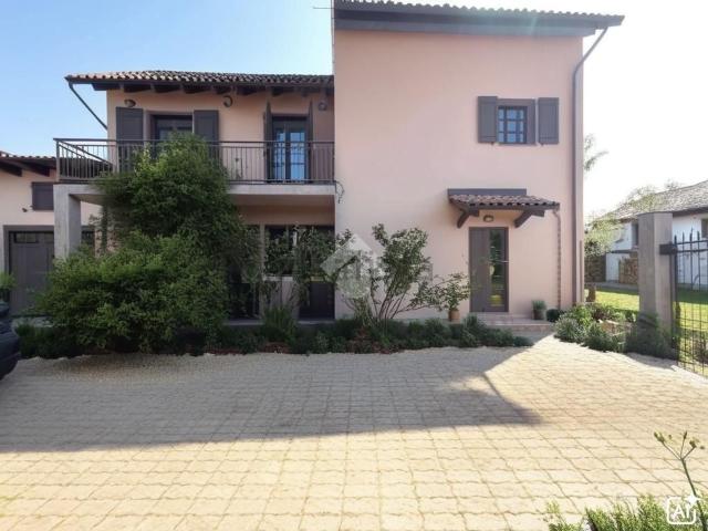 Villetta indipendente in vendita di 350 m² in Via Lunga, 15