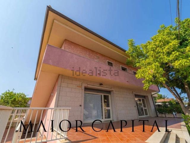 Villetta indipendente in vendita di 350 m² in Via Modena
