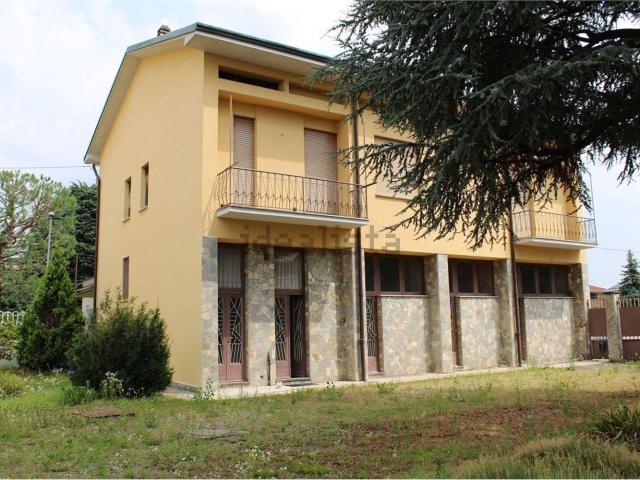 Villetta indipendente in vendita di 350 m² in Via Monte Nero, 31