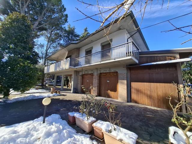 Villetta indipendente in vendita di 350 m² in Via Monte Pasubio