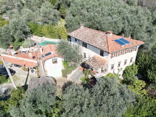 Villetta indipendente in vendita di 350 m² in Via Montebello