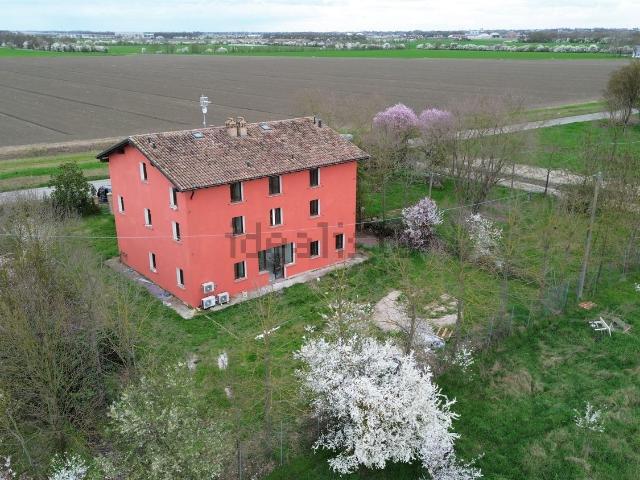 Villetta indipendente in vendita di 350 m² in Via Nuova per Seta