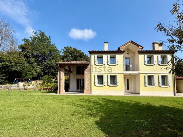 Villetta indipendente in vendita di 350 m² in Via San Pietro