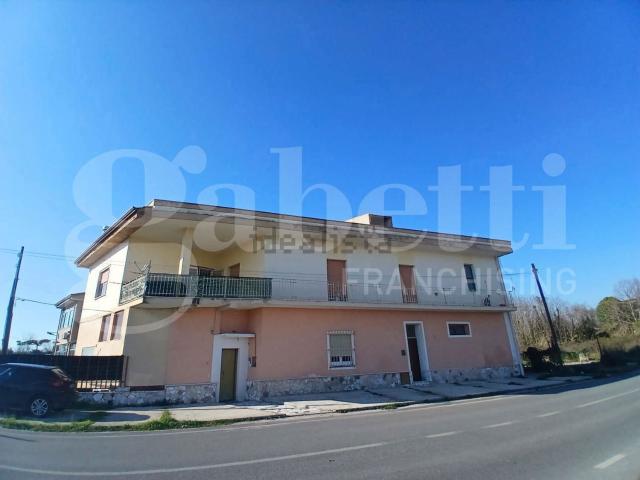 Villetta indipendente in vendita di 350 m² in Via Santa Maria la Fossa