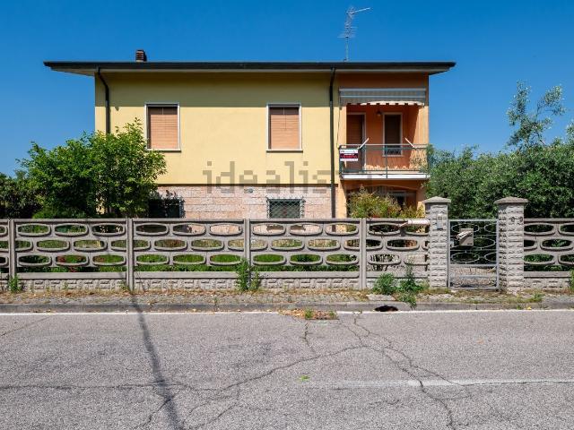 Villetta indipendente in vendita di 350 m² in Via P. Treves, 69
