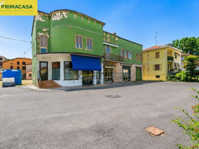 Villetta indipendente in vendita di 350 m² in Via Provinciale Mantova
