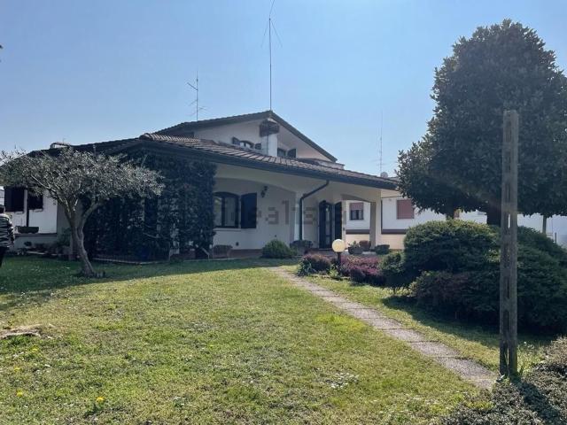 Villetta indipendente in vendita di 350 m² in Via Roma