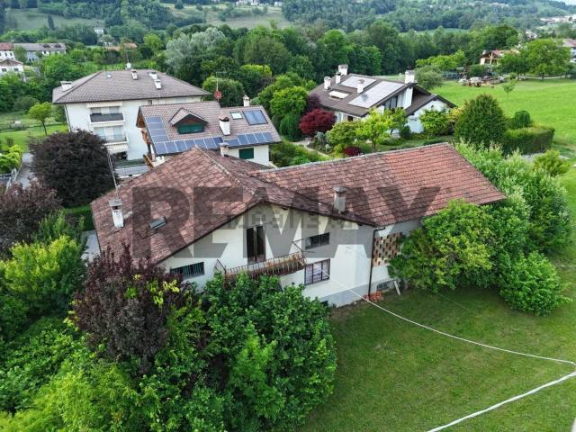 Villetta indipendente in vendita di 350 m² in Via Rienza, 21