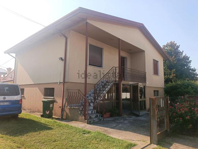 Villetta indipendente in vendita di 350 m² in Via Trentino, 20