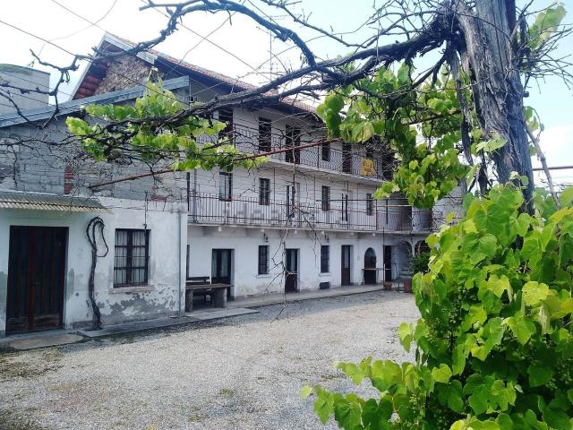 Villetta indipendente in vendita di 350 m² in Via xxv Aprile, 40