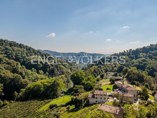 Villetta indipendente in vendita di 350 m² in Via Zuel di Qua