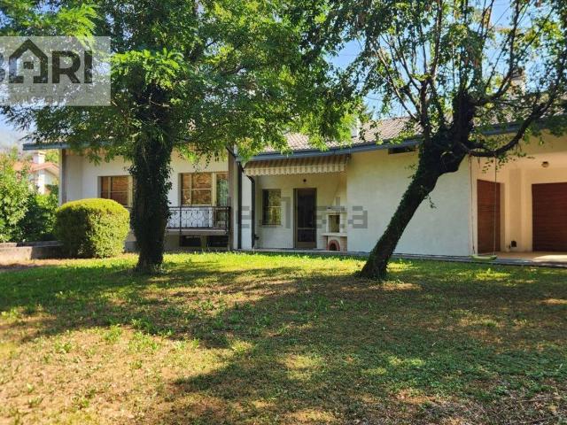 Villetta indipendente in vendita di 350 m² in Viale per Costa, 57