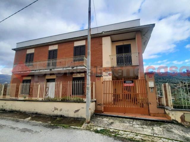 Villetta indipendente in vendita di 350 m² in Contrada Cotropagno, 51