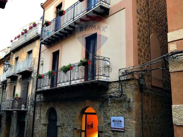 Villetta indipendente in vendita di 350 m² in Cortile Lauricella, 7