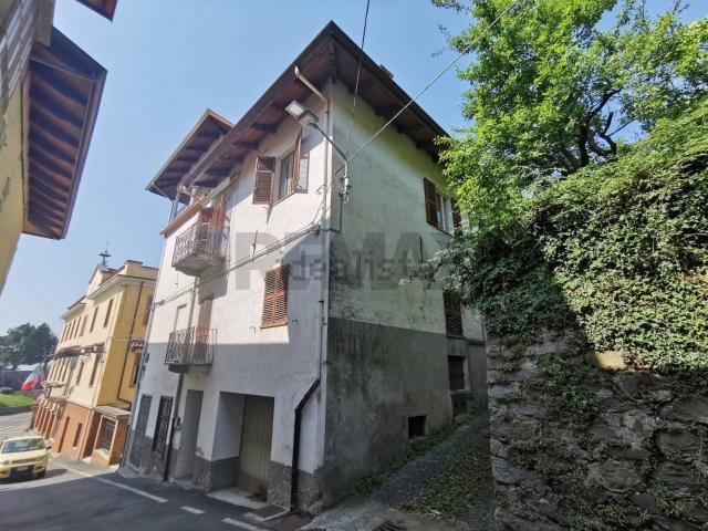 Villetta indipendente in vendita di 350 m² in Frazione Chiesa