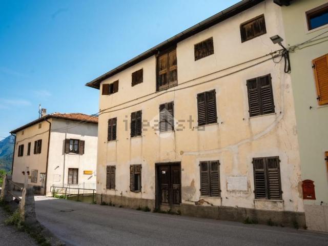 Villetta indipendente in vendita di 350 m² in Frazione Riva, 34