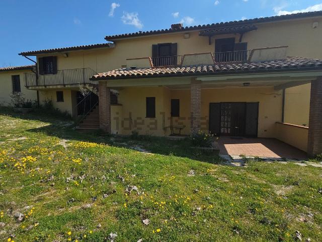 Villetta indipendente in vendita di 350 m² in Località Collesecco