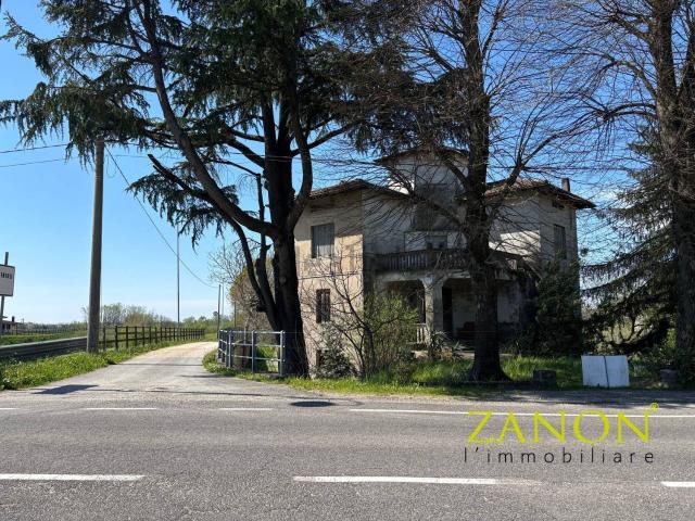 Villetta indipendente in vendita di 350 m² in Strada Merlanis, 13