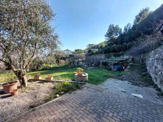Villetta indipendente in vendita di 350 m² in Strada San Bartolomeo