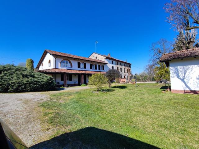 Villetta indipendente in vendita di 350 m² in Strada Pania, 11