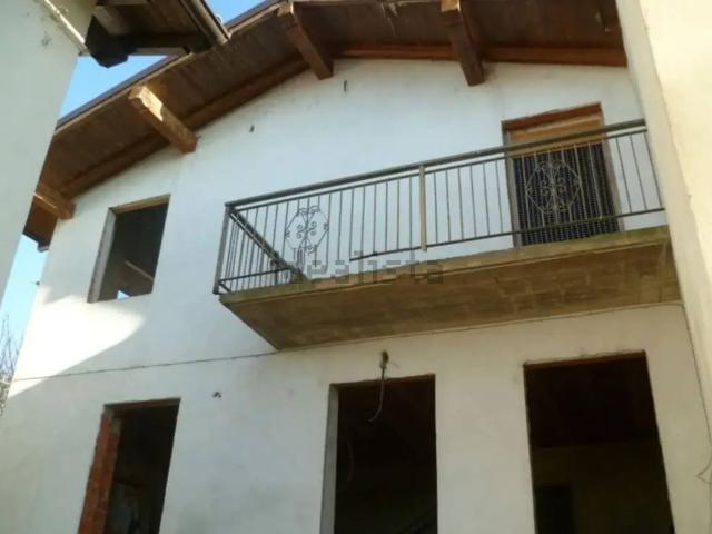 Villetta indipendente in vendita di 351 m² in Via Sgarbina