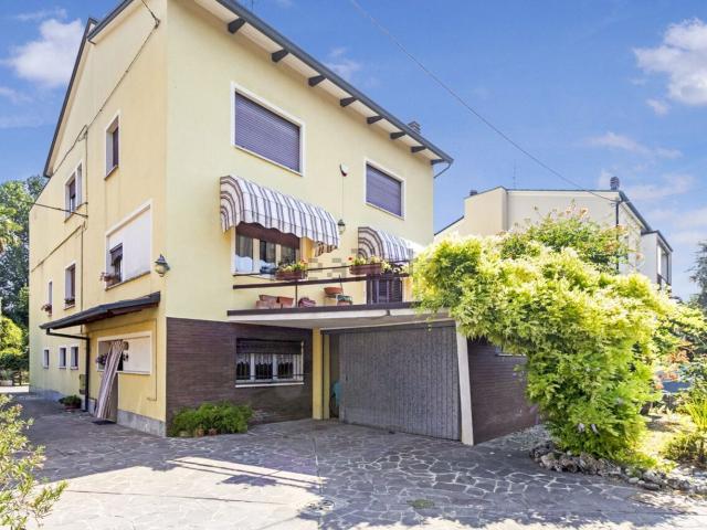 Villetta indipendente in vendita di 352 m² in Via Bernardino Brignani