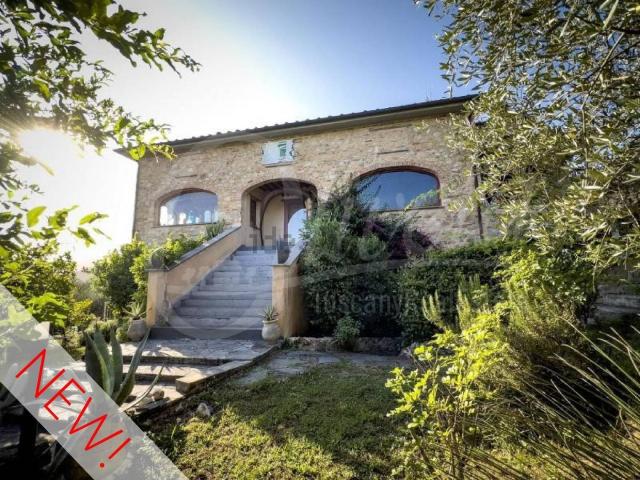 Villetta indipendente in vendita di 353 m² in Via Giunta