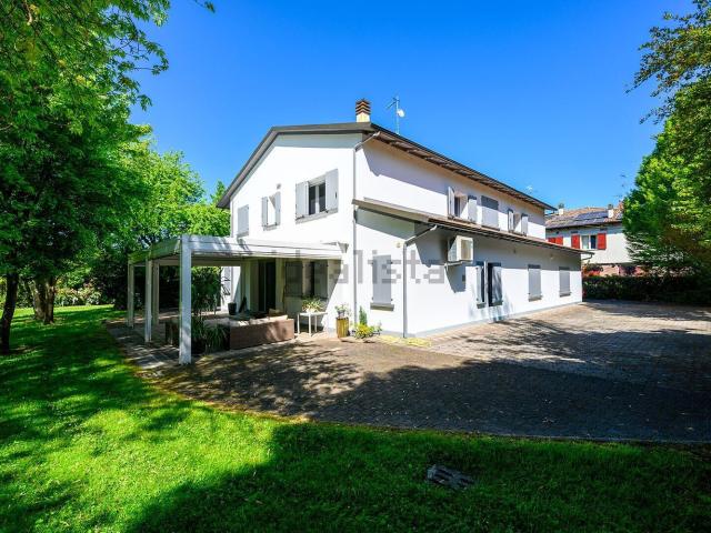 Villetta indipendente in vendita di 353 m² in Via Giacomo Matteotti, 25