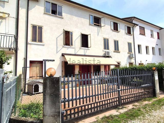 Villetta indipendente in vendita di 353 m² in Via Roma
