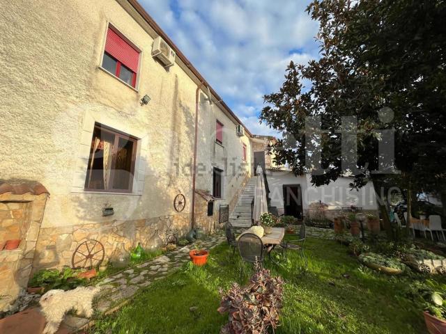 Villetta indipendente in vendita di 353 m² in Strada Provinciale 277