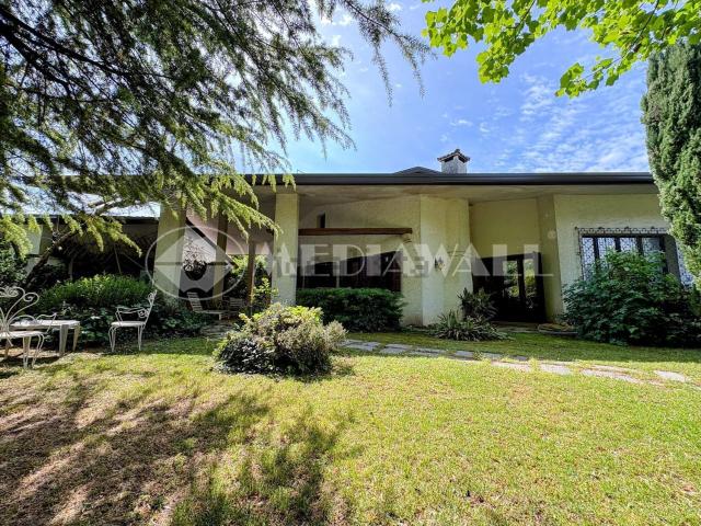 Villetta indipendente in vendita di 354 m²