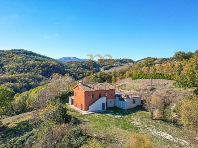 Villetta indipendente in vendita di 355 m² in Via Corrado Cagli