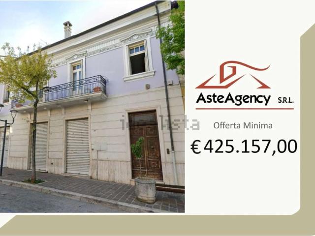 Villetta indipendente in vendita di 356 m² in Via Garibaldi, 101