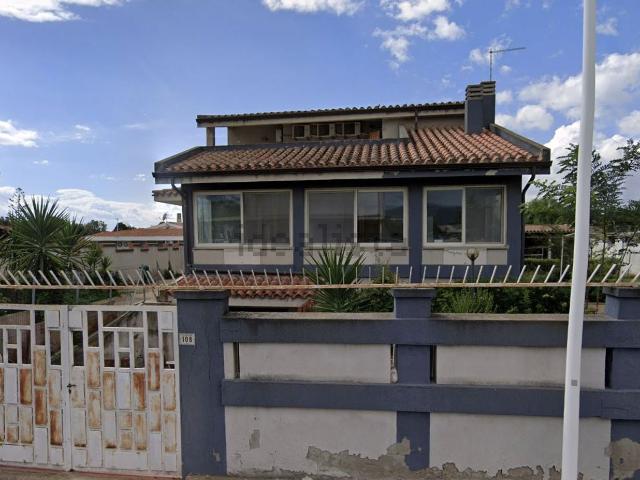 Villetta indipendente in vendita di 356 m² in Via Nurra