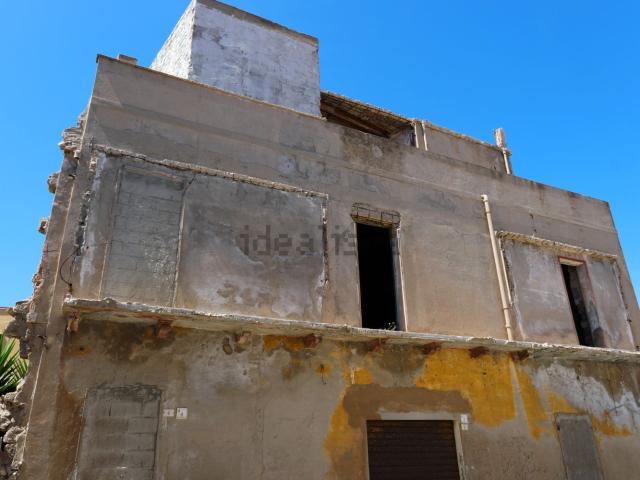 Villetta indipendente in vendita di 356 m² in Via Tonnarotti, 1