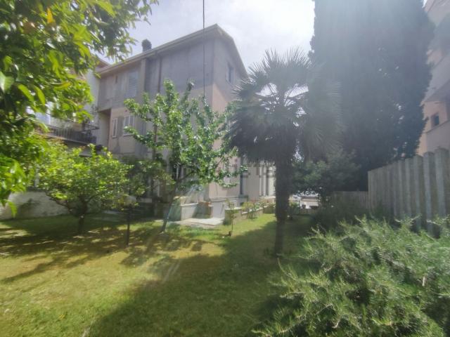 Villetta indipendente in vendita di 357 m² in Via Aremogna, 10