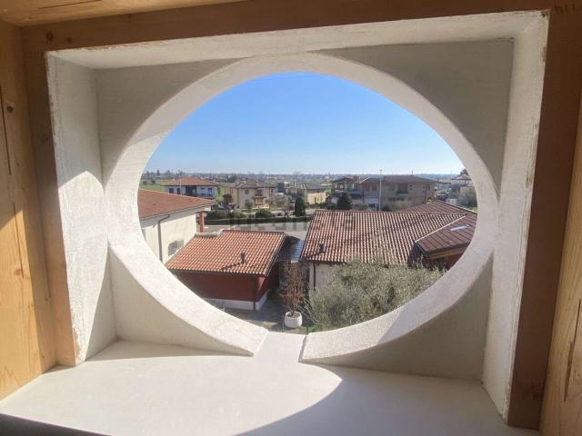 Villetta indipendente in vendita di 357 m² in Via Marsan, 40