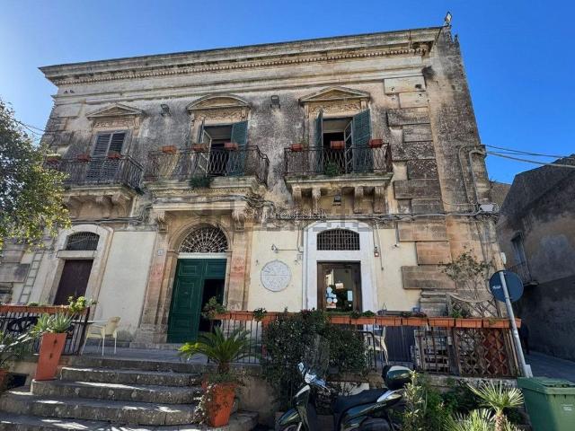Villetta indipendente in vendita di 358 m² in Via Morana