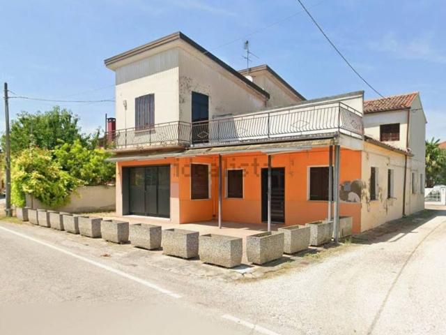 Villetta indipendente in vendita di 358 m² in Via Rodolfo Rossi, 38